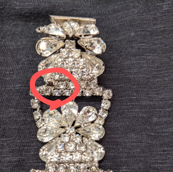 Vintage Glam Rhinestone Bracelet - Picture 5 of 8